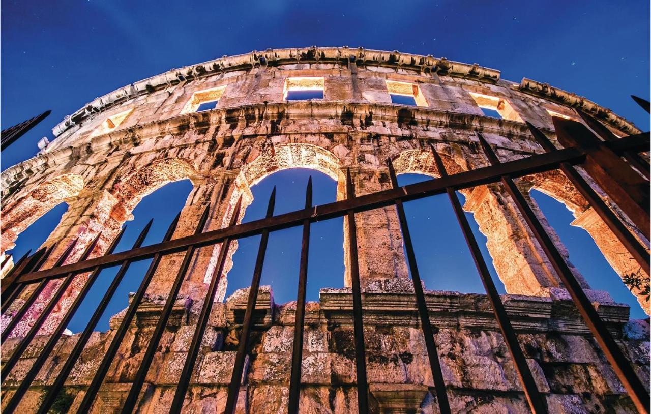 Awesome Apartment In Pula With Wifi エクステリア 写真